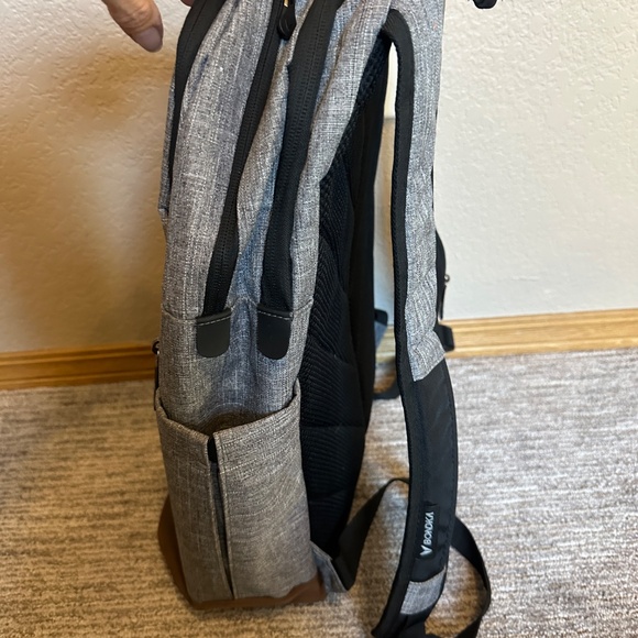 Bondka Heavy duty padded Laptop Backpack EUC - Picture 8 of 9